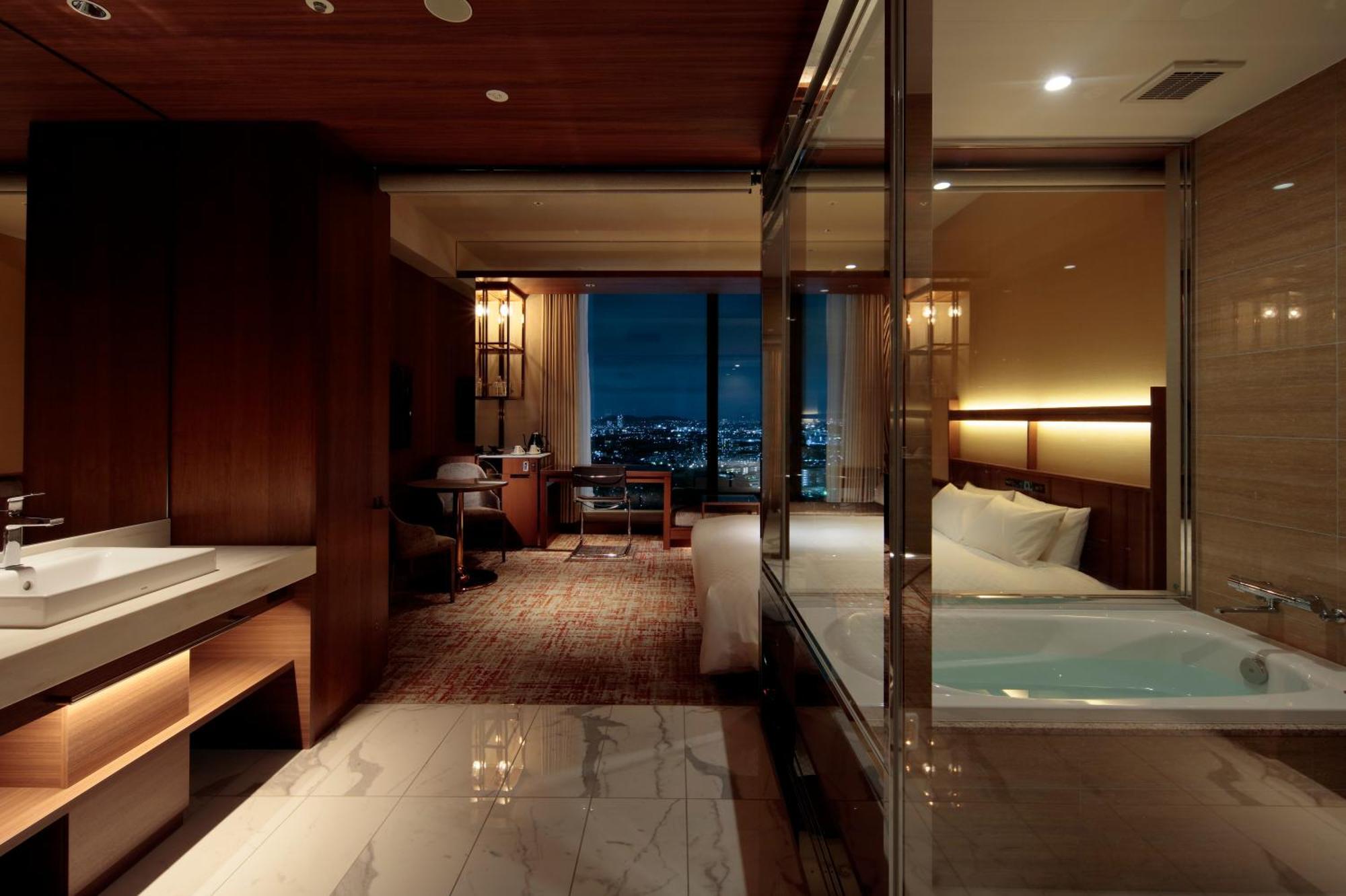โรงแรม Candeo Osaka 4*