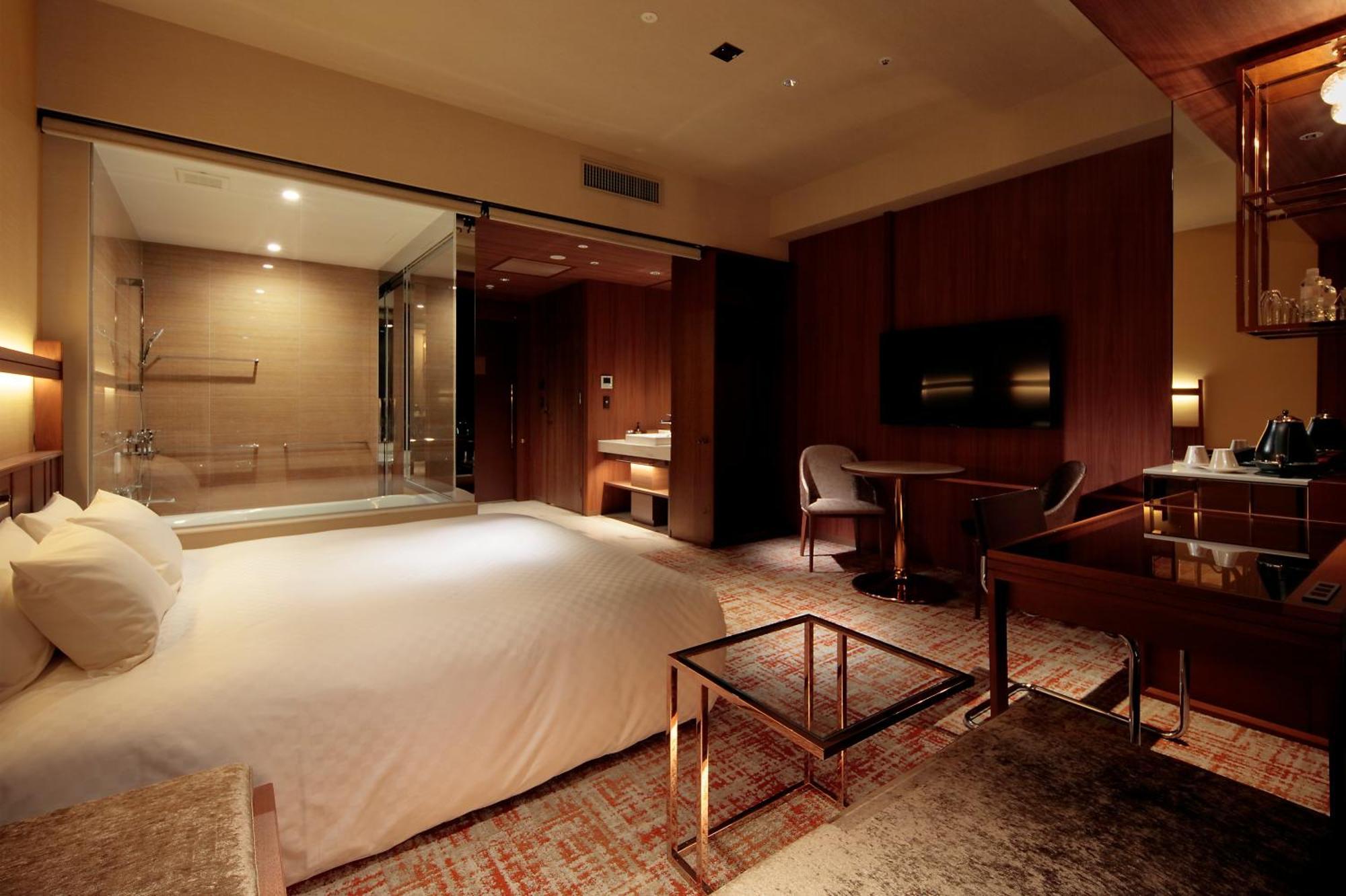 Candeo Osaka โรงแรม 4*