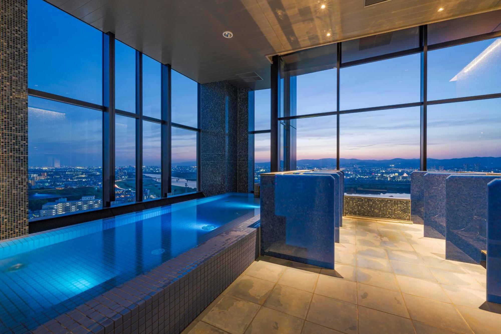 Candeo Osaka โรงแรม 4*